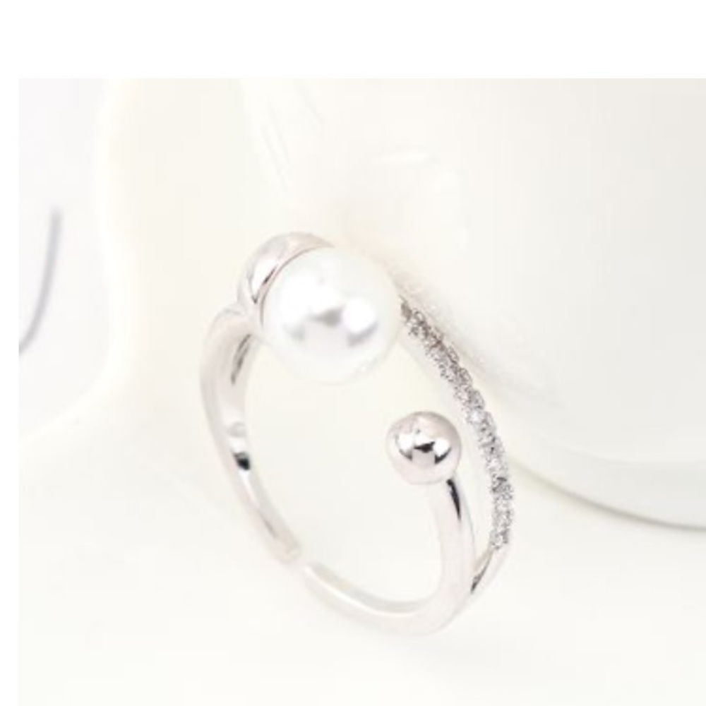 Pearl zircon ring
